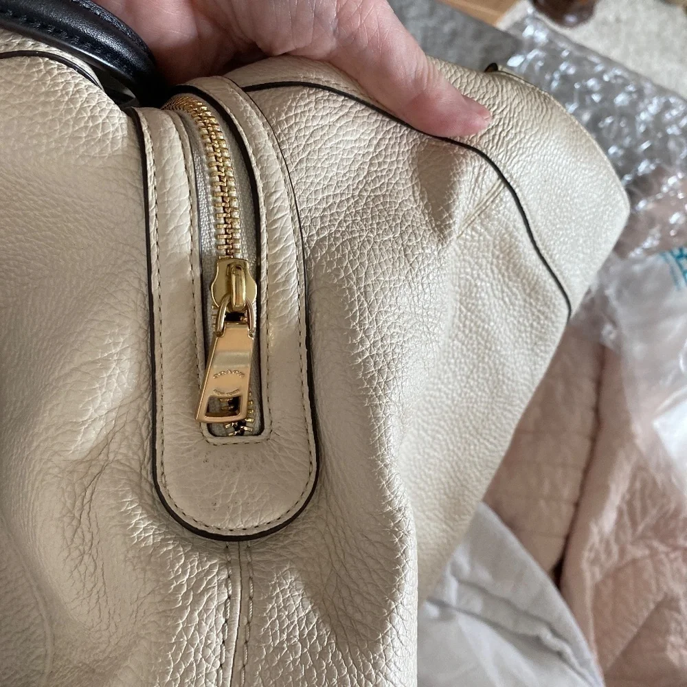 Coach Large 3 Compartment Shoulder Bag in Off White EUC
